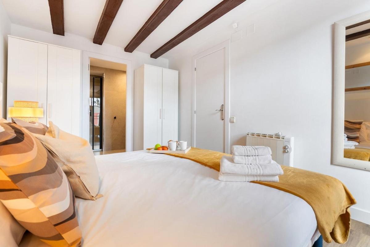 Lodging Apartments Liceu G1 바르셀로나 외부 사진