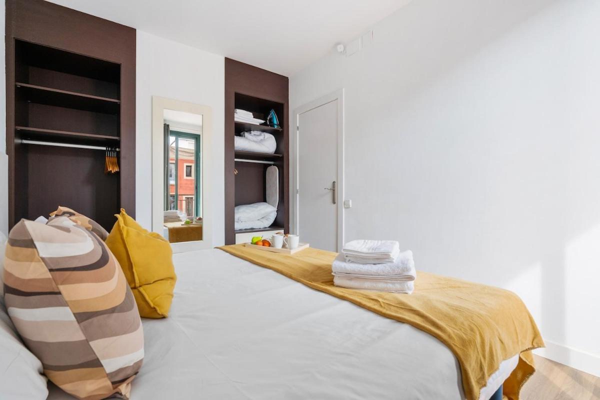 Lodging Apartments Liceu G1 바르셀로나 외부 사진